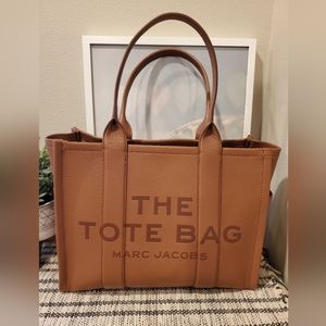 The Marc Jacobs Tote Large